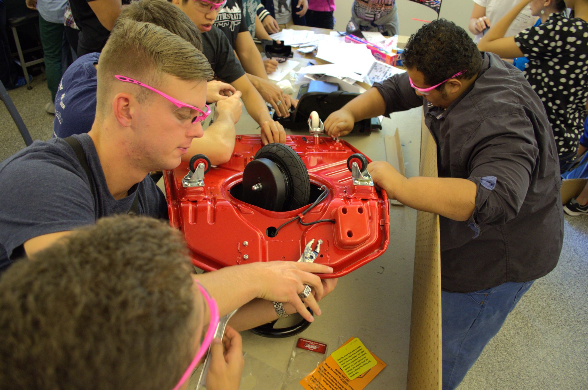 2.009 Pink Team dismantles electric go-kart