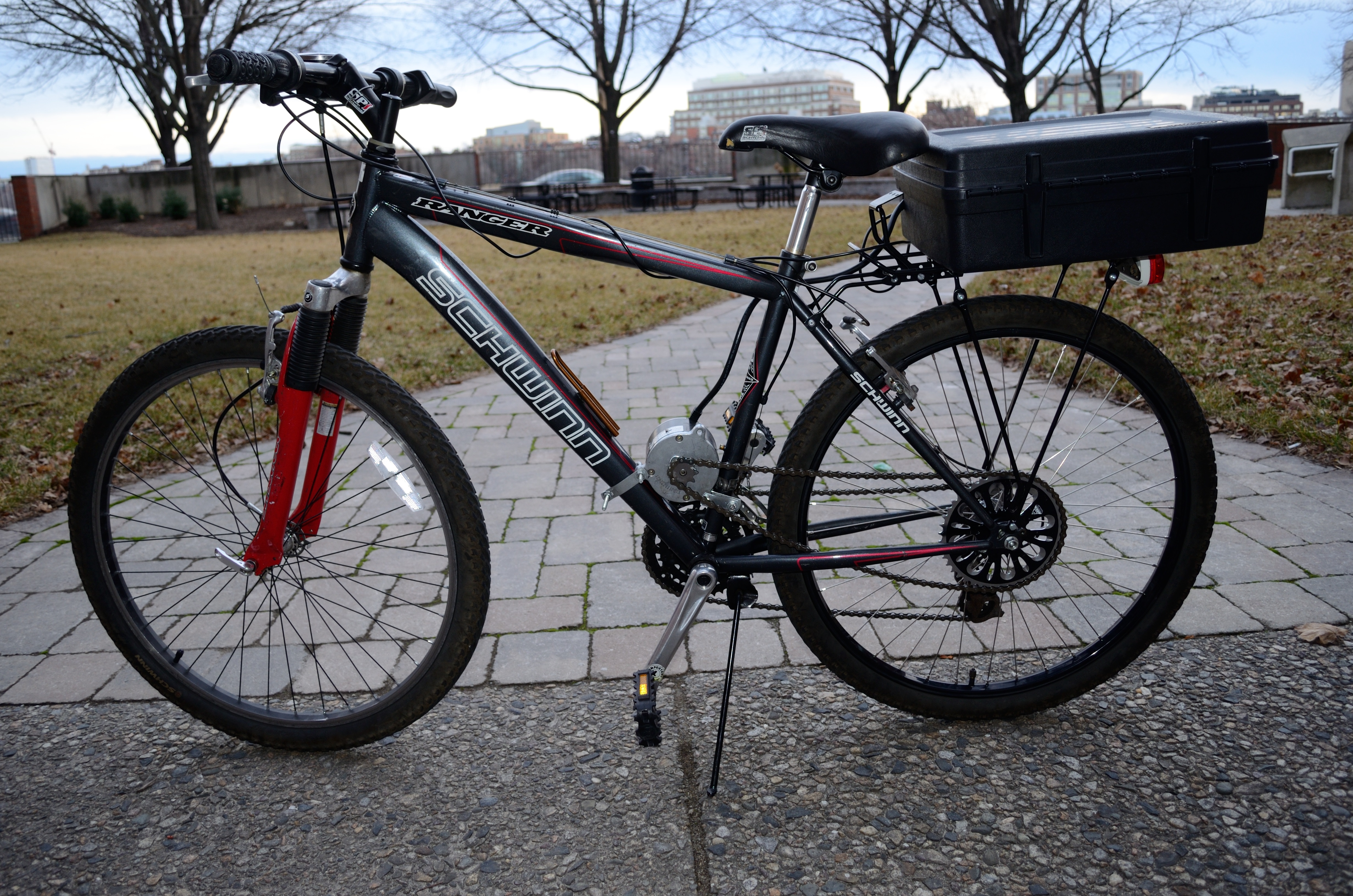 A simultaneous pedal-power and electric power E-bike with regen